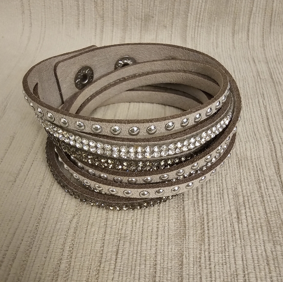 Sparkly snap closure wrap bracelet - Picture 3 of 9